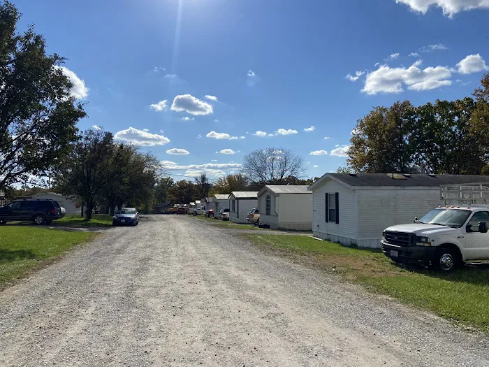 Oakridge Mobile Home Park Picture 4