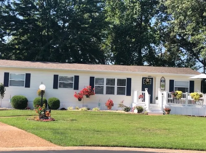 McDonald Mobile Homes & Country Meadows Communities Picture 6