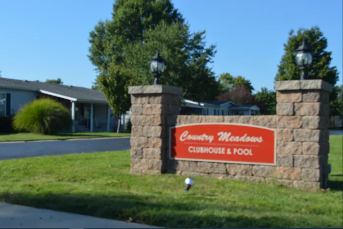 McDonald Mobile Homes & Country Meadows Communities Picture 9