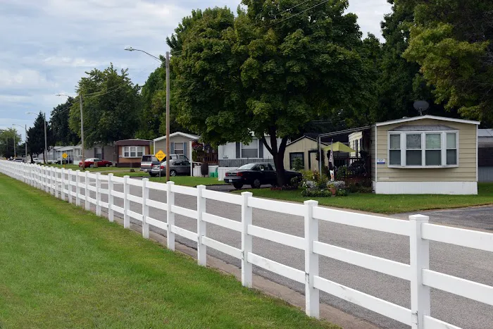 Castle Acres Manufactured Home Community Picture 6