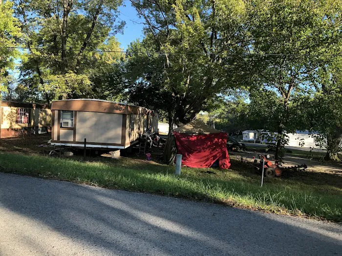 Majestic Hills Mobile Home Park Picture 2