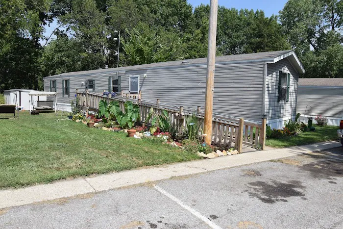 Pine Hills Manufactured Home Community Picture 4