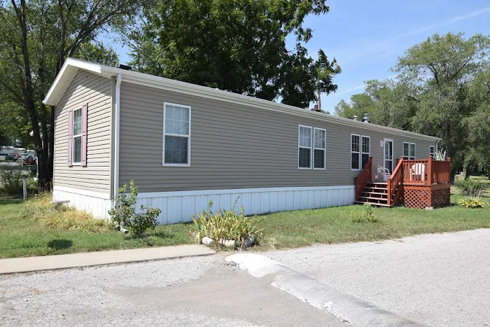 Pine Hills Manufactured Home Community Picture 3