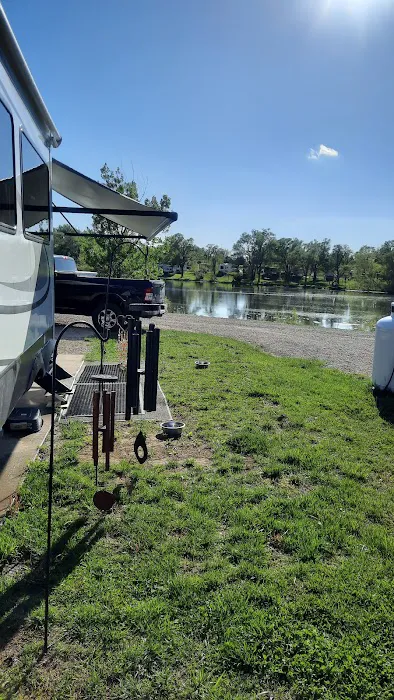 Suncatcher Lake RV Park Picture 5