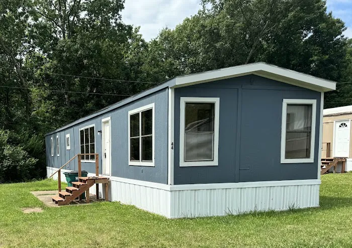 Parkwood North Mobile Home Park Picture 4