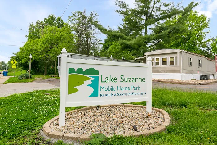 Lake Suzanne MH Park Picture 6