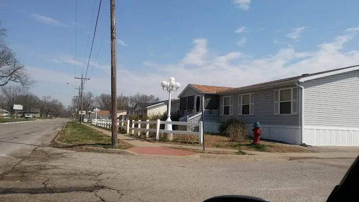 Coachlight West Mobile Home Park Picture 1