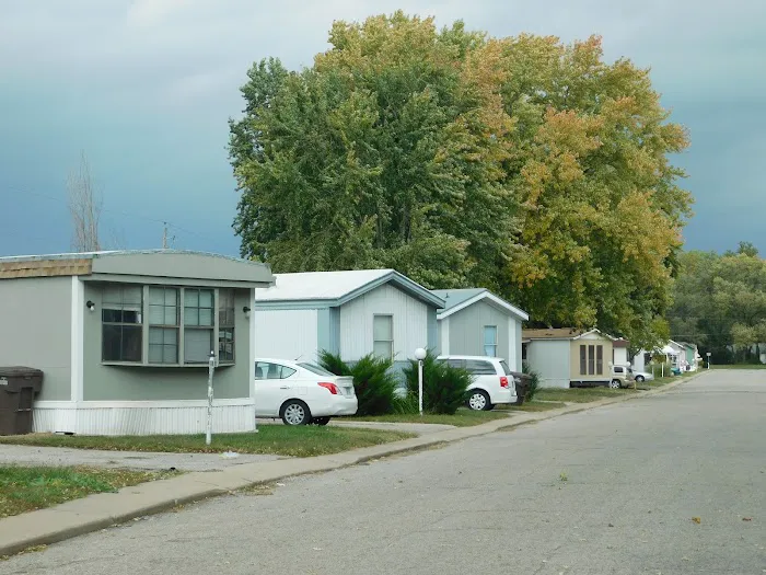 Coachlight West Mobile Home Park Picture 2
