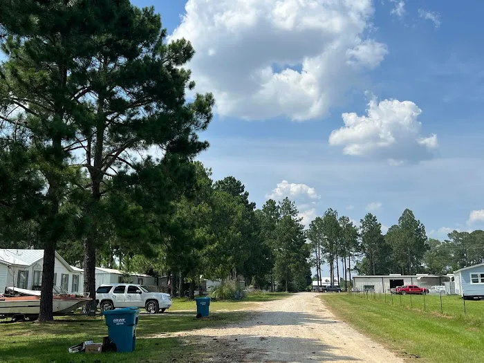 Oakridge Mobile Home Park Picture 4