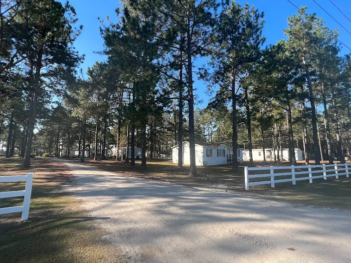 Oakridge Mobile Home Park Picture 5