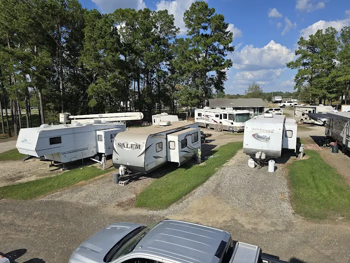 Pines RV Park Picture 4