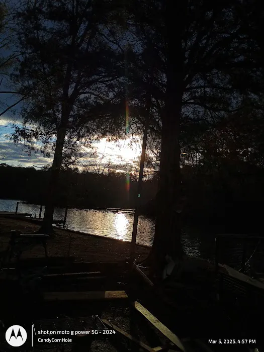 LITTLE TOM'S FISH CAMP Picture 1