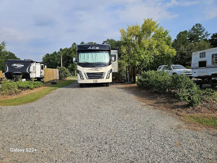 Cain's Creekside RV Park Picture 7