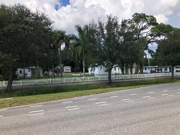 Circle Oaks Mobile Home & RV Park Picture 2