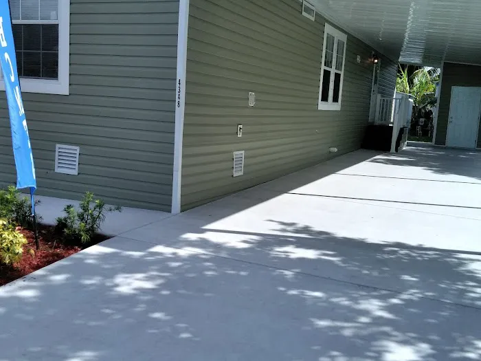 Lake Worth Village Picture 3
