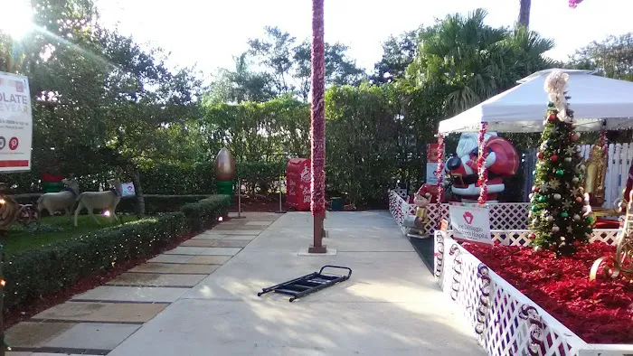 Lake Worth Village Picture 2