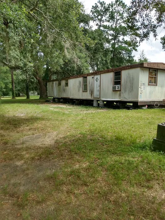 Country Manor Mobile Home Park Picture 5