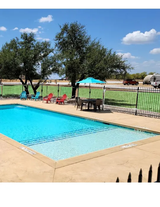 Wandering Oaks RV Resort Picture 3