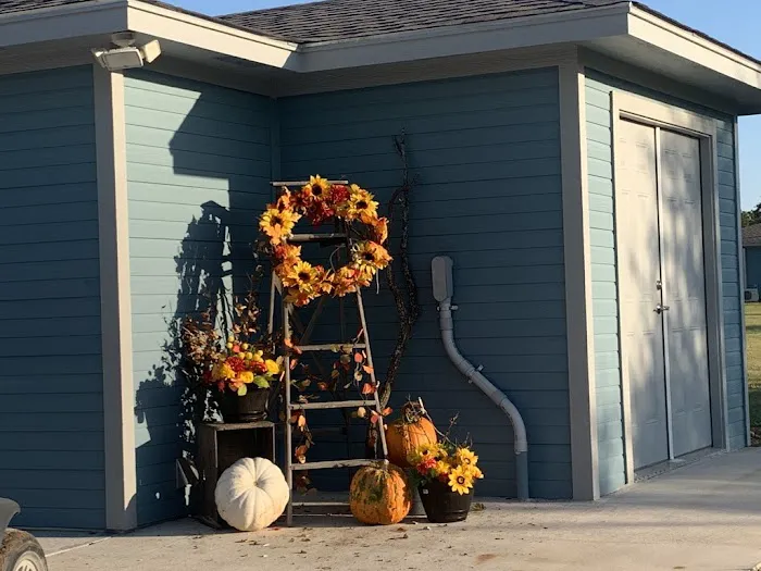 Wandering Oaks RV Resort Picture 9