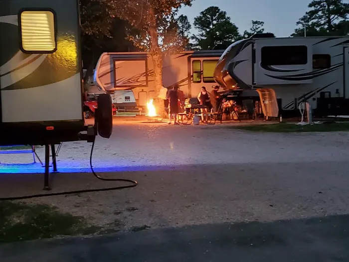 Wanderlust RV Park & Cabins Picture 9