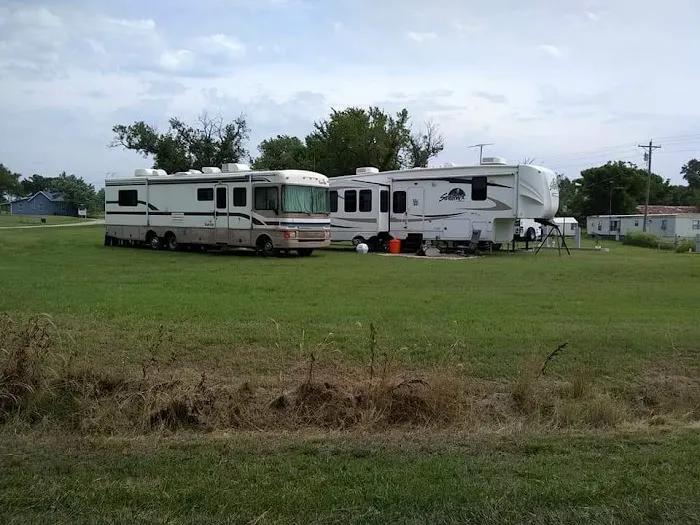 King of the Road Travel Park Picture 3