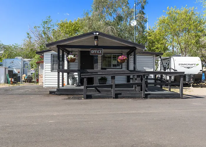 Covered Wagon RV Park Picture 2