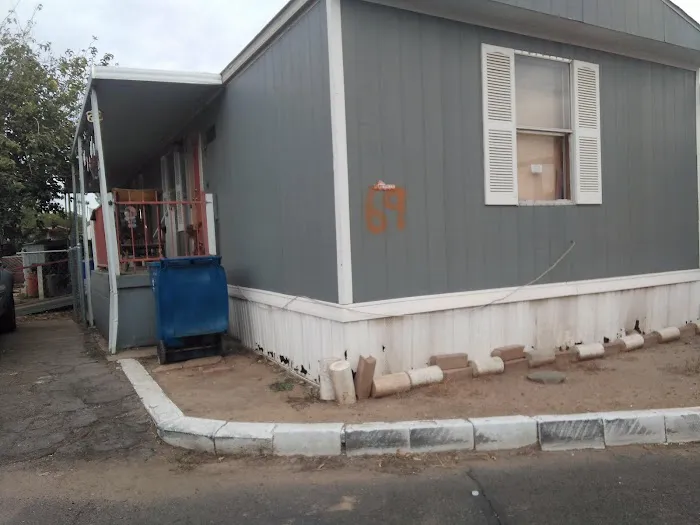 Phoenix West Mobile Home Park Picture 2