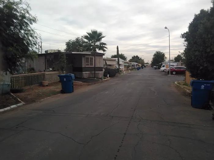 Phoenix West Mobile Home Park Picture 5