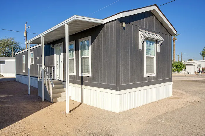 Plaza Verde RV & Mobile Home Park Picture 2