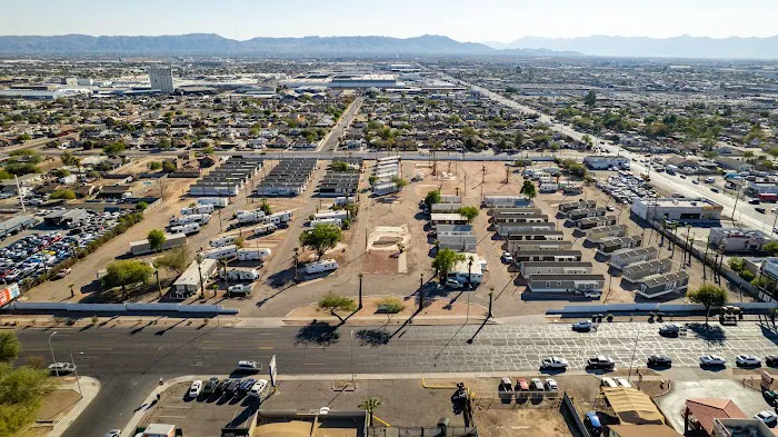 Plaza Verde RV & Mobile Home Park Picture 4