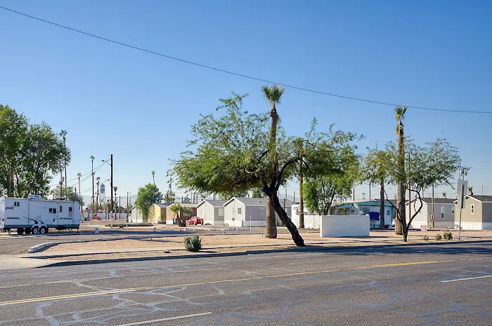 Plaza Verde RV & Mobile Home Park Picture 3