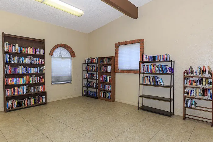 Royal Glen Mobile Home & RV Park Picture 4