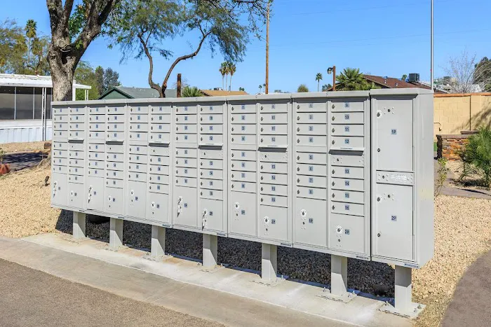 Royal Glen Mobile Home & RV Park Picture 9