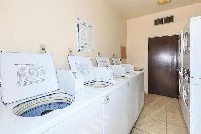 Royal Glen Mobile Home & RV Park Picture 7