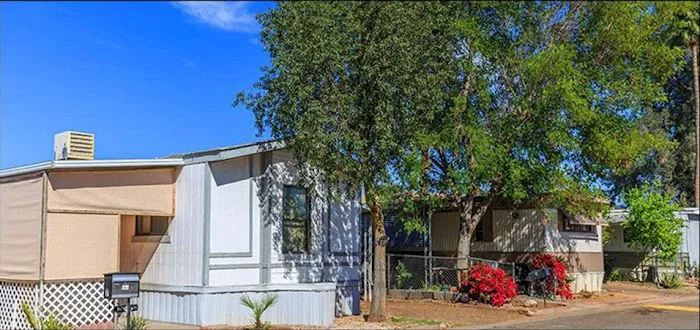 Royal Glen Mobile Home & RV Park Picture 10