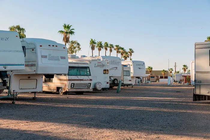 Holiday Village Manufactured Home Community Picture 4