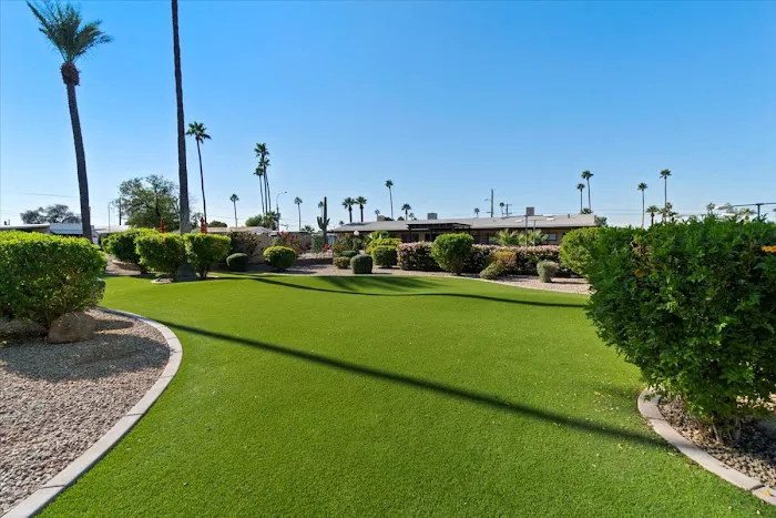 Alma Gardens Picture 7