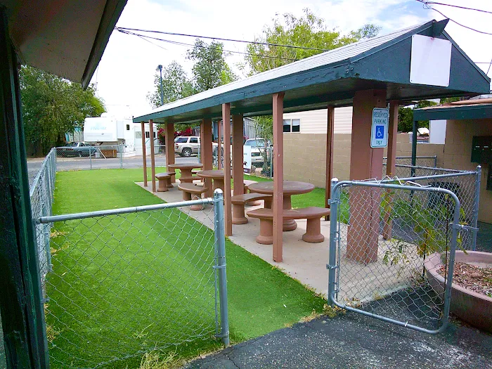 Paradise North Mobile Home Park Picture 2