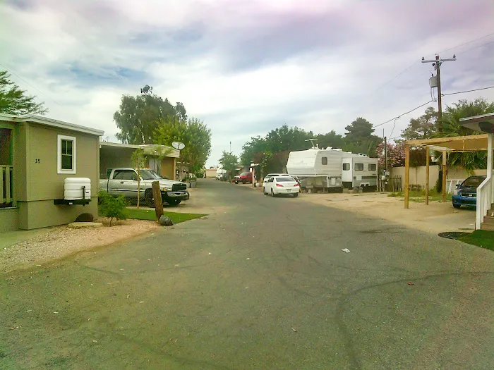 Paradise North Mobile Home Park Picture 3