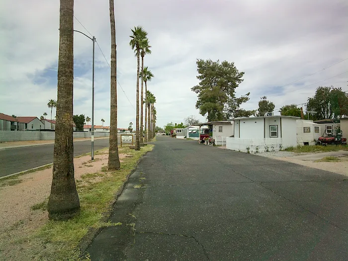 Paradise North Mobile Home Park Picture 8