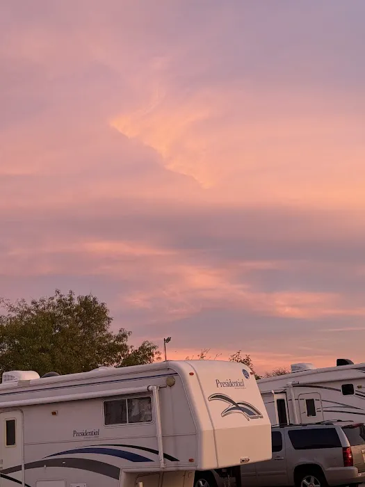 El Camino Mobile Home Park Picture 3