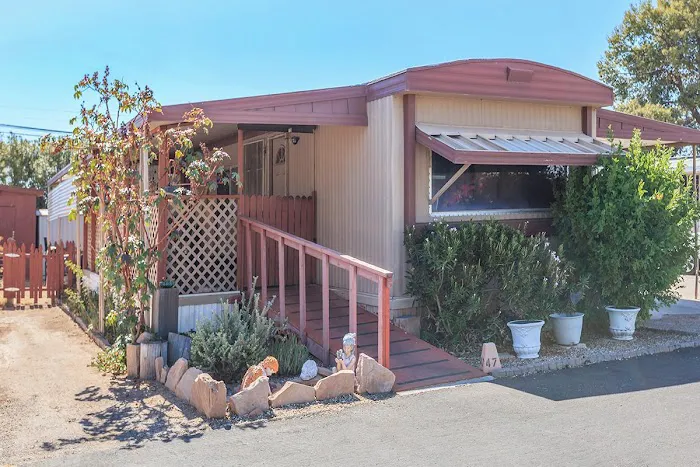 Southern Palms Mobile Home & RV Park Picture 5