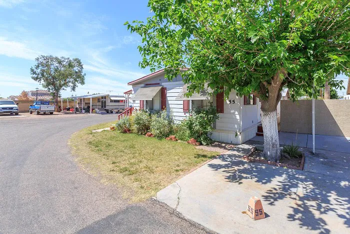 Southern Palms Mobile Home & RV Park Picture 10