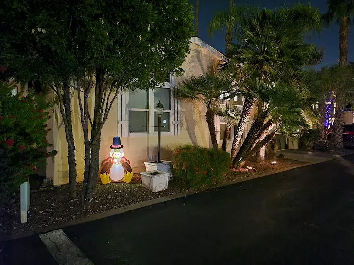 Carefree Manor Picture 1