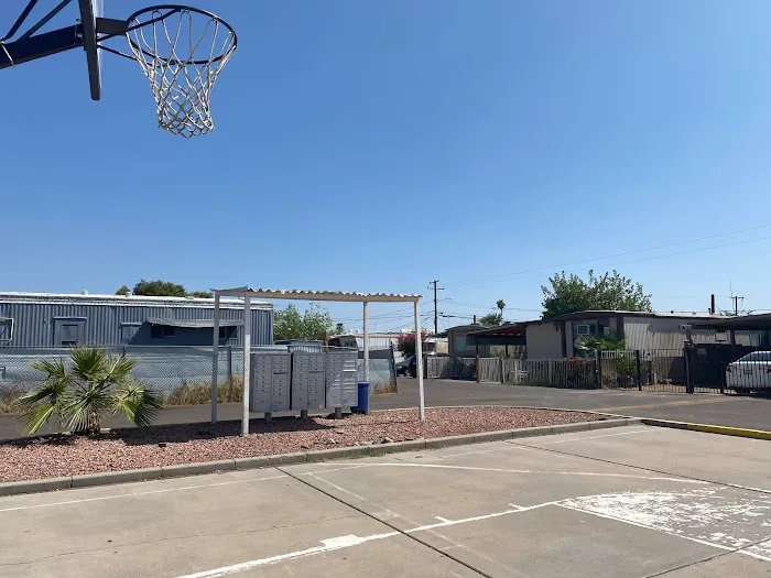 Sierra Vista Mobile Home Park Picture 10