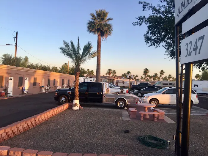 Krystle RV Park & Apartments Picture 2