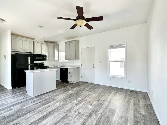 Broadway Estates Picture 7