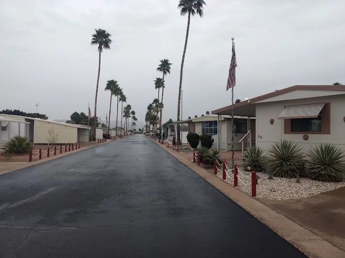 Patio Gardens Mobile Home Park Picture 3