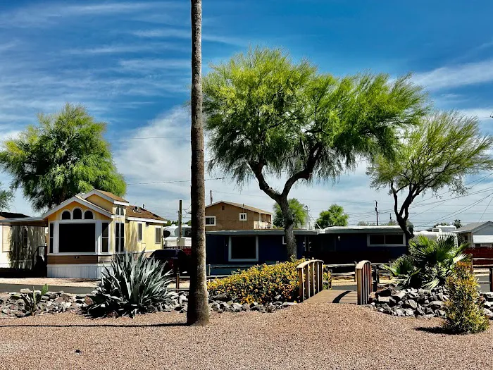 Oasis Junction Mobile Home & RV Park Picture 2