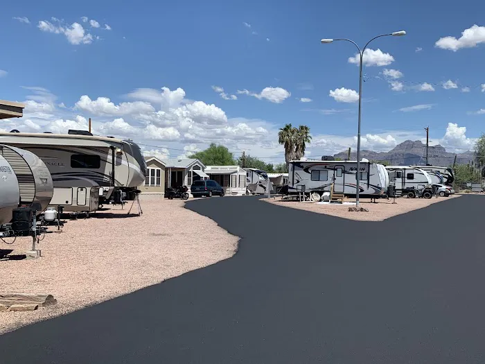 Oasis Junction Mobile Home & RV Park Picture 5